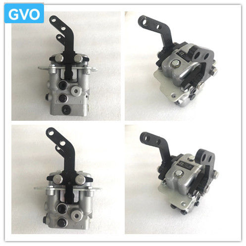 702-16-04250 7021604250 Parti di escavatori Assemblaggio pedali di valvole a piedi per PC120-6 PC200-6 PC210 PC240-8 PC360-6 PC360-7 PC360-8